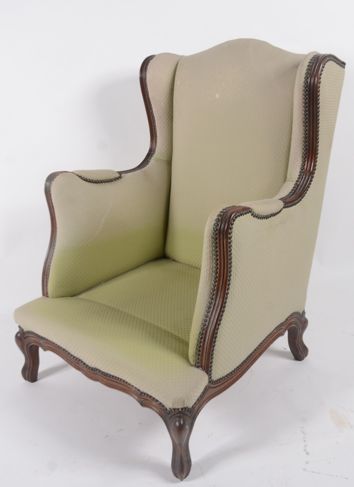 Bergere com estrutura de madeira, estofada e forrado em tecido verde... - foto 7 de 8