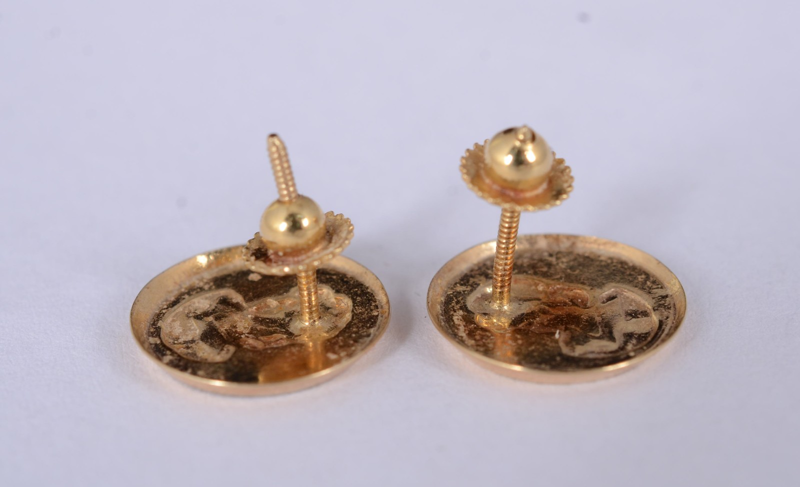 Par de brincos de ouro amarelo 18 k., feitio figura feminina. (Por... - foto 2 de 3