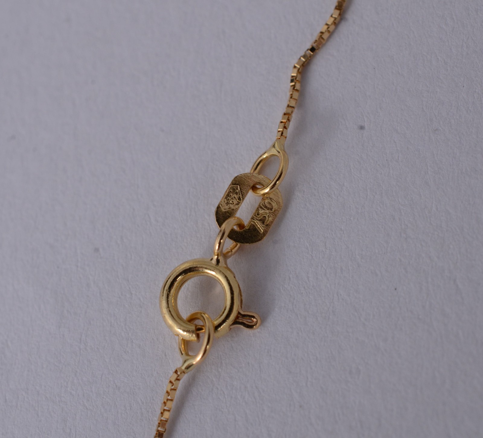 Colar de ouro amarelo 18 k., contraste 750mls com crucifixo. (Por... - foto 7 de 7