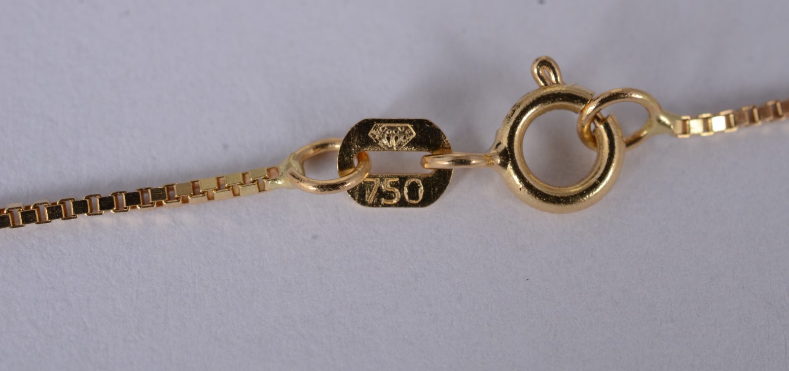 Colar de ouro amarelo 18 k., contraste 750mls e pingente... - foto 6 de 6