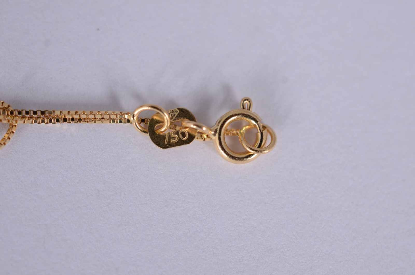 Colar de ouro amarelo 18k., contraste 750mls com pingente feitio sol... - foto 4 de 4