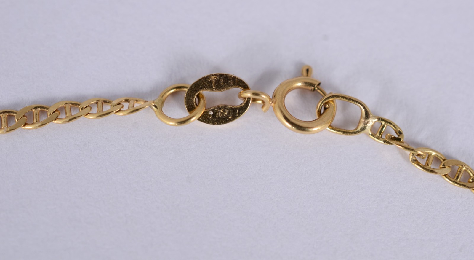 Colar de ouro amarelo 18 k., contraste 750mls com crucifixo. (Por... - foto 5 de 5