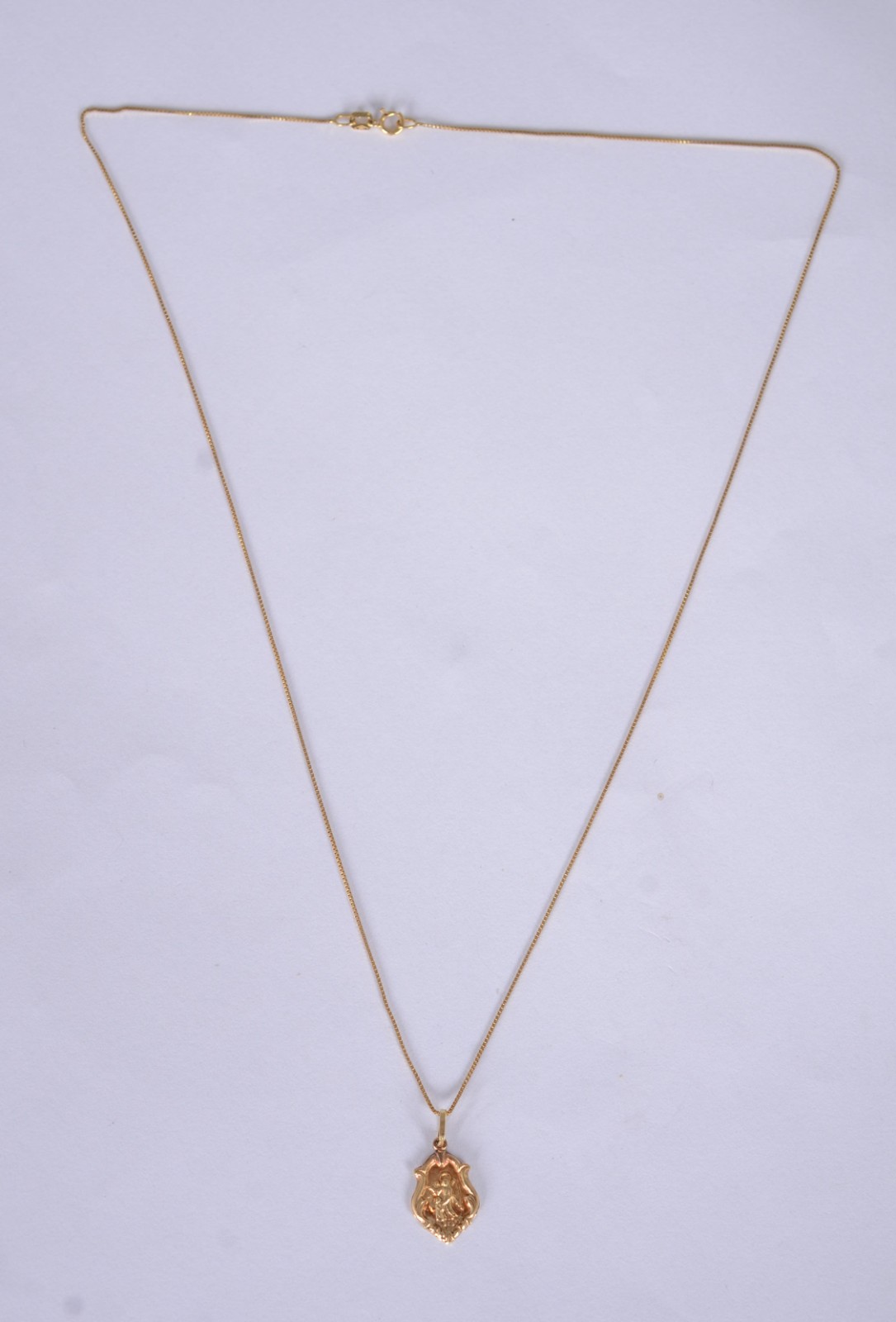 Colar de ouro amarelo 18k. Contraste 750mls com pingente feitio... - foto 3 de 6