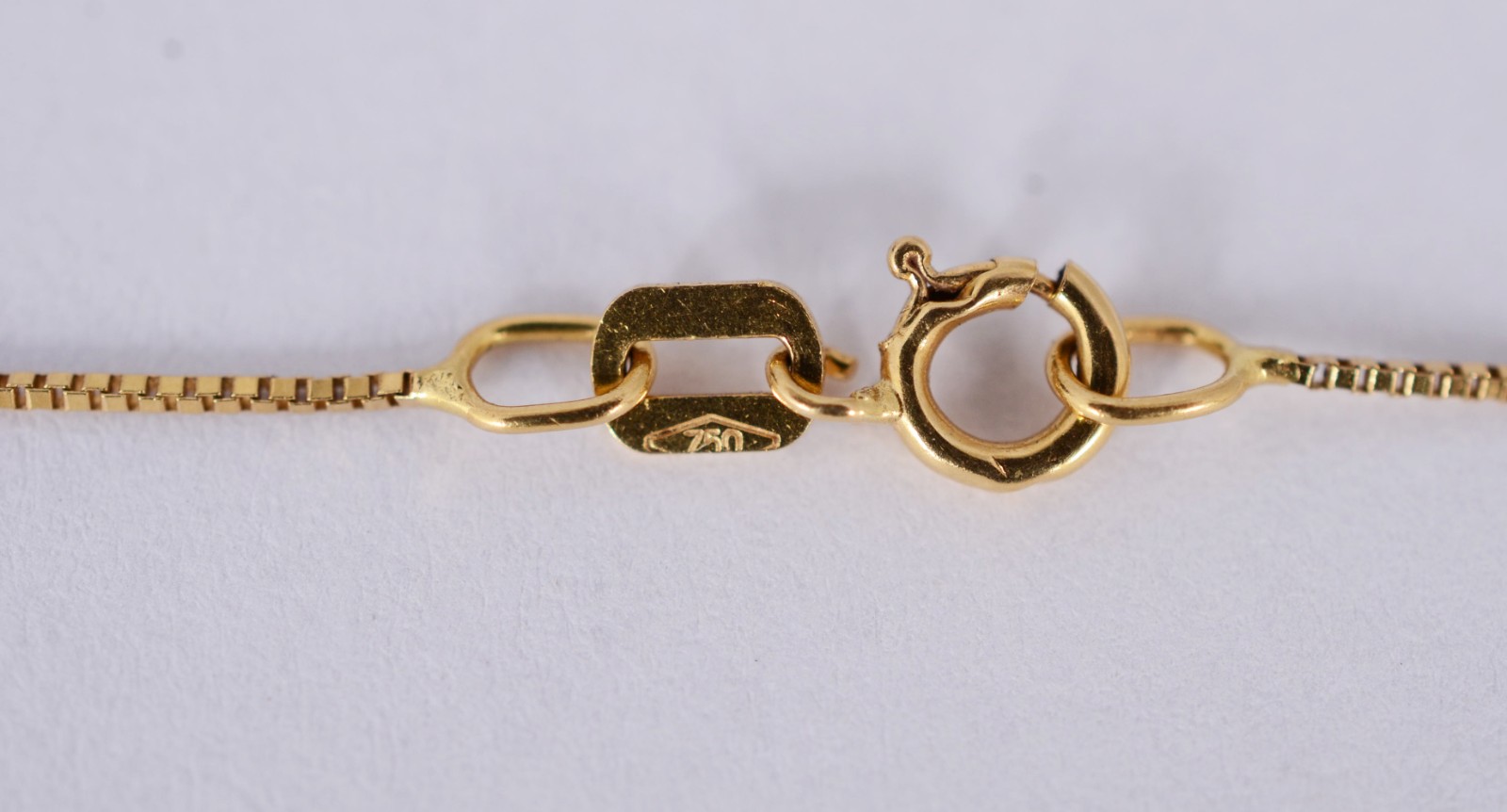 Colar de ouro amarelo 18k. Contraste 750mls com pingente feitio... - foto 5 de 6