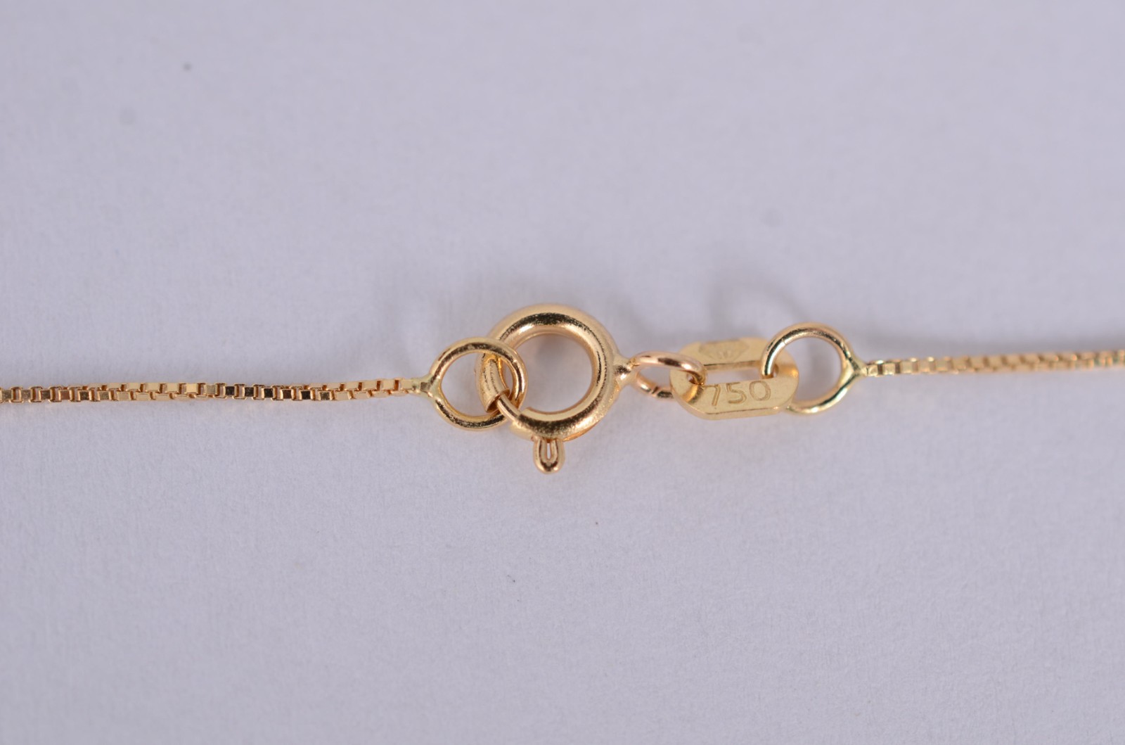 Colar de ouro 18 k., contraste 750 com pendente feitio árvore da... - foto 5 de 6