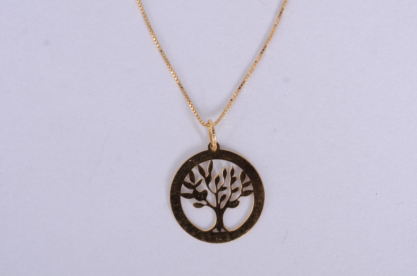 Colar de ouro 18 k., contraste 750 com pendente feitio árvore da... - foto 6 de 6