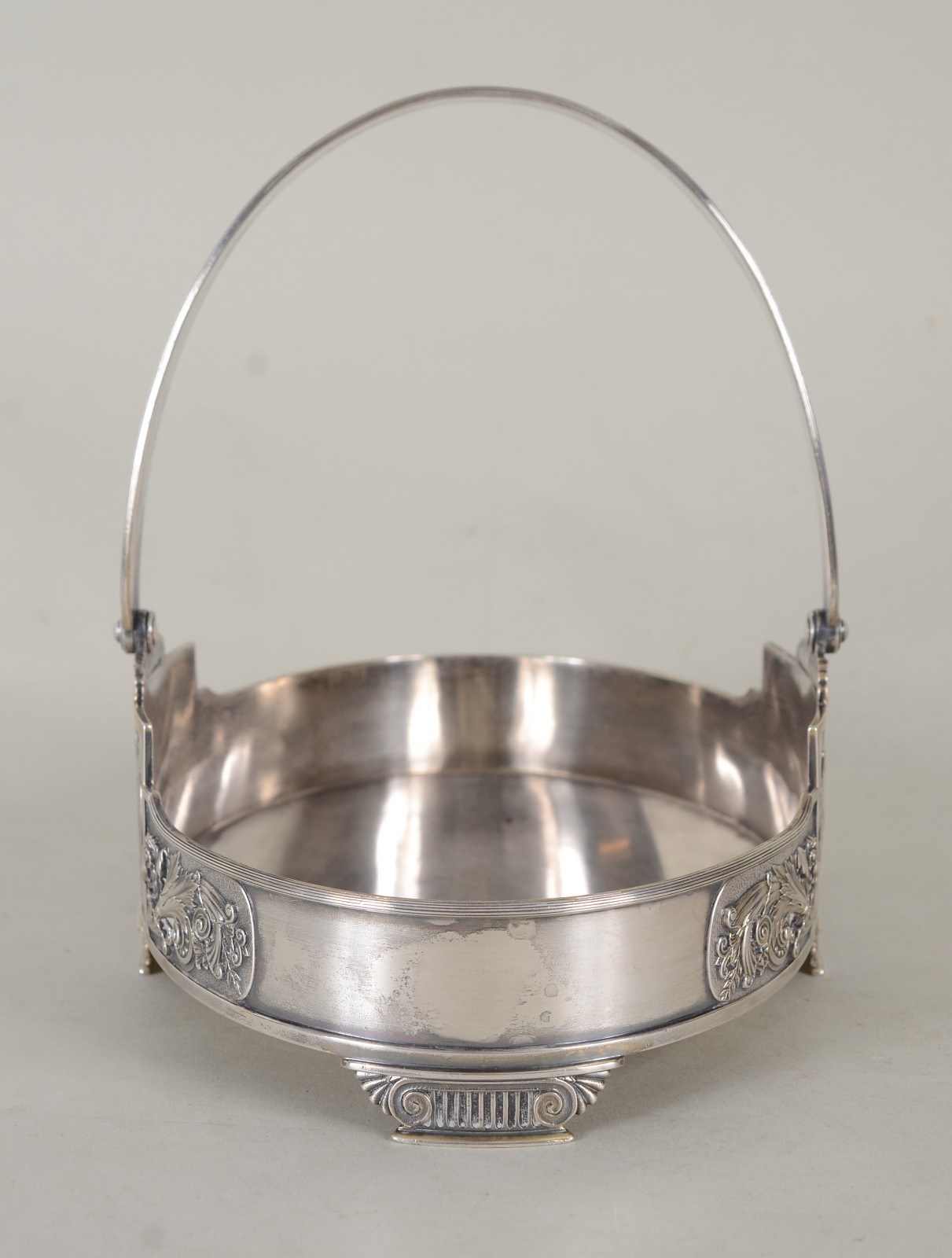 Cesta com alça de prata Sterling contrastada, lateral decorada com... - foto 6 de 9