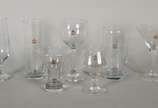Vinte e três copos diversos em demi cristal, co... - Vinte e três copos diversos em demi cristal, collection Royal, composto de: 2 para cerveja; decanteur, copo para suco, 2 para coquetel; 2 para D...