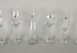 Vinte e três copos diversos em demi cristal, co... - Vinte e três copos diversos em demi cristal, collection Royal, composto de: 2 para cerveja; decanteur, copo para suco, 2 para coquetel; 2 para D...