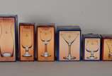 Vinte e três copos diversos em demi cristal, co... - Vinte e três copos diversos em demi cristal, collection Royal, composto de: 2 para cerveja; decanteur, copo para suco, 2 para coquetel; 2 para D...