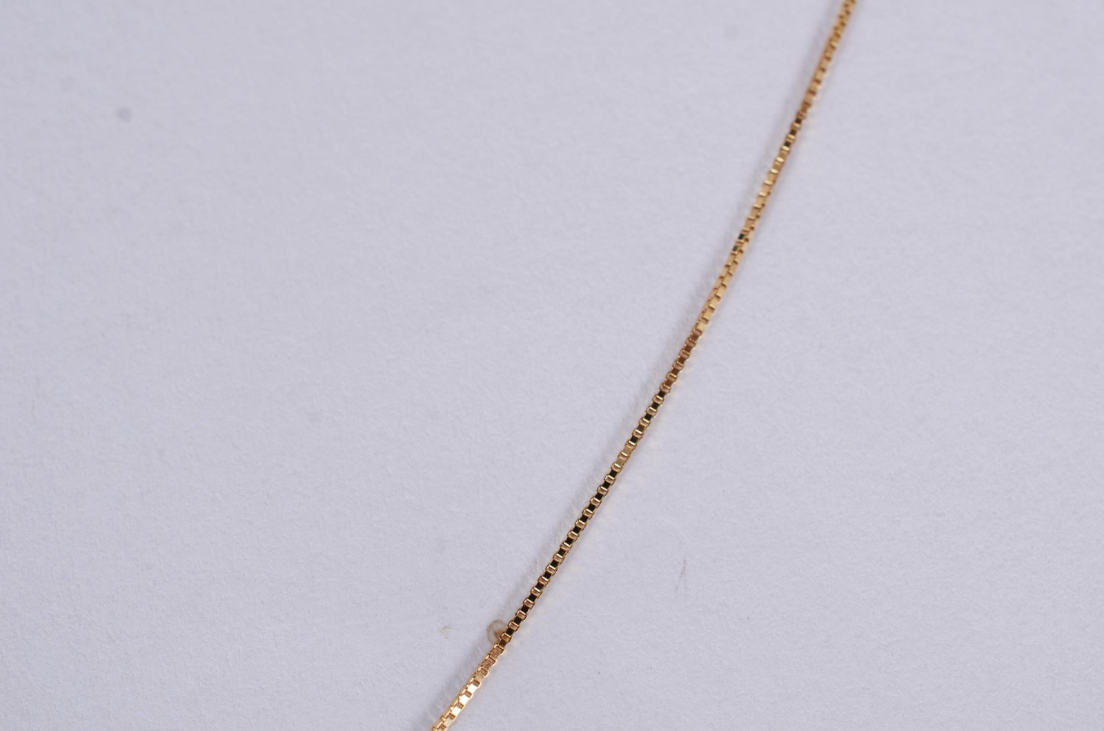 Colar de ouro amarelo 18k. Contraste 750mls com pingente sacro. (Por... - foto 3 de 5