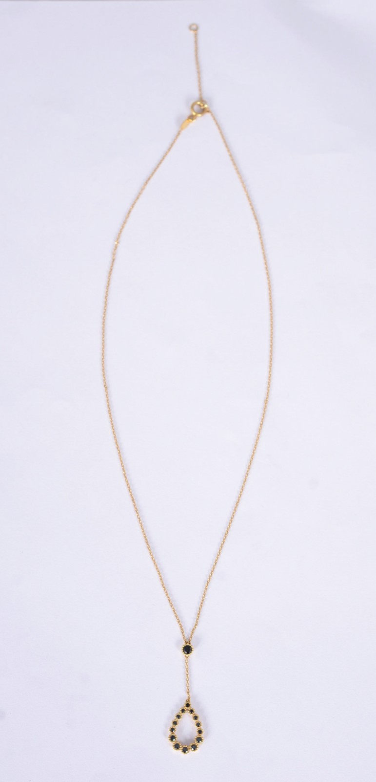 Colar de ouro amarelo 18 k., com pingente, safiras negras H gota... - foto 4 de 7