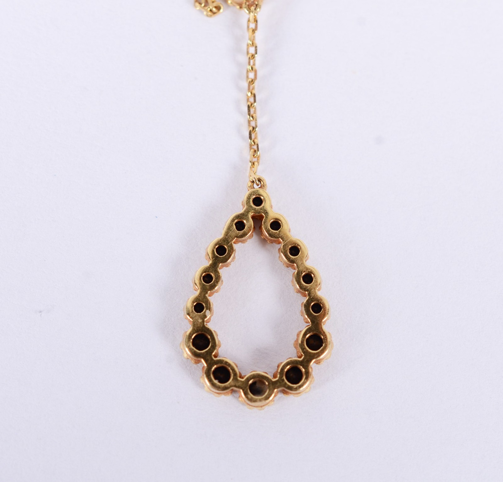 Colar de ouro amarelo 18 k., com pingente, safiras negras H gota... - foto 7 de 7
