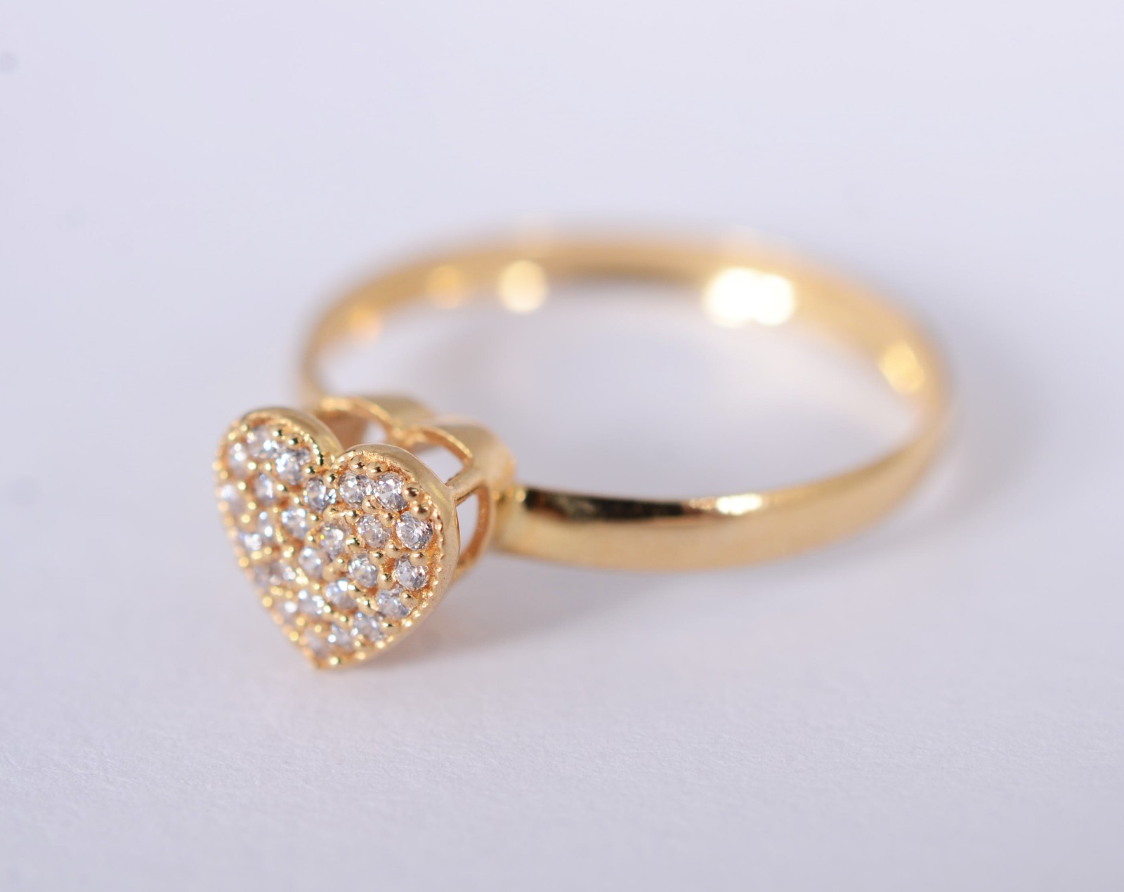 Anel de ouro amarelo 18 k., contraste 750mls, feitio coração com... - foto 1 de 8