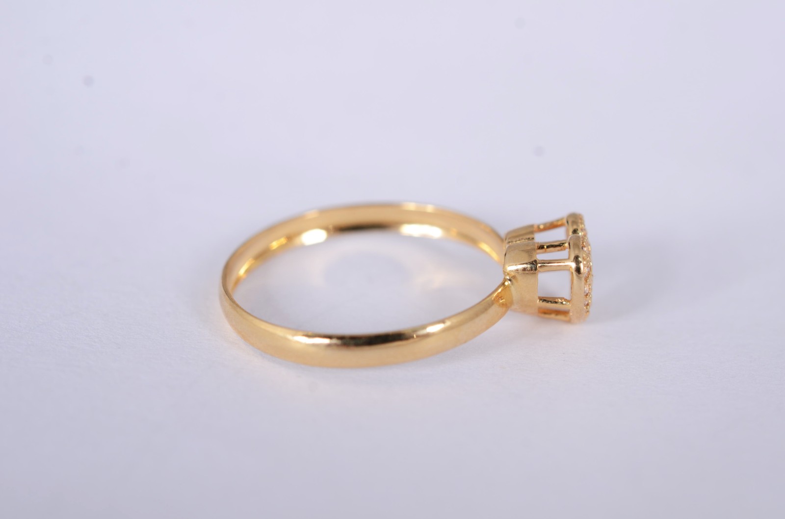 Anel de ouro amarelo 18 k., contraste 750mls, feitio coração com... - foto 5 de 8
