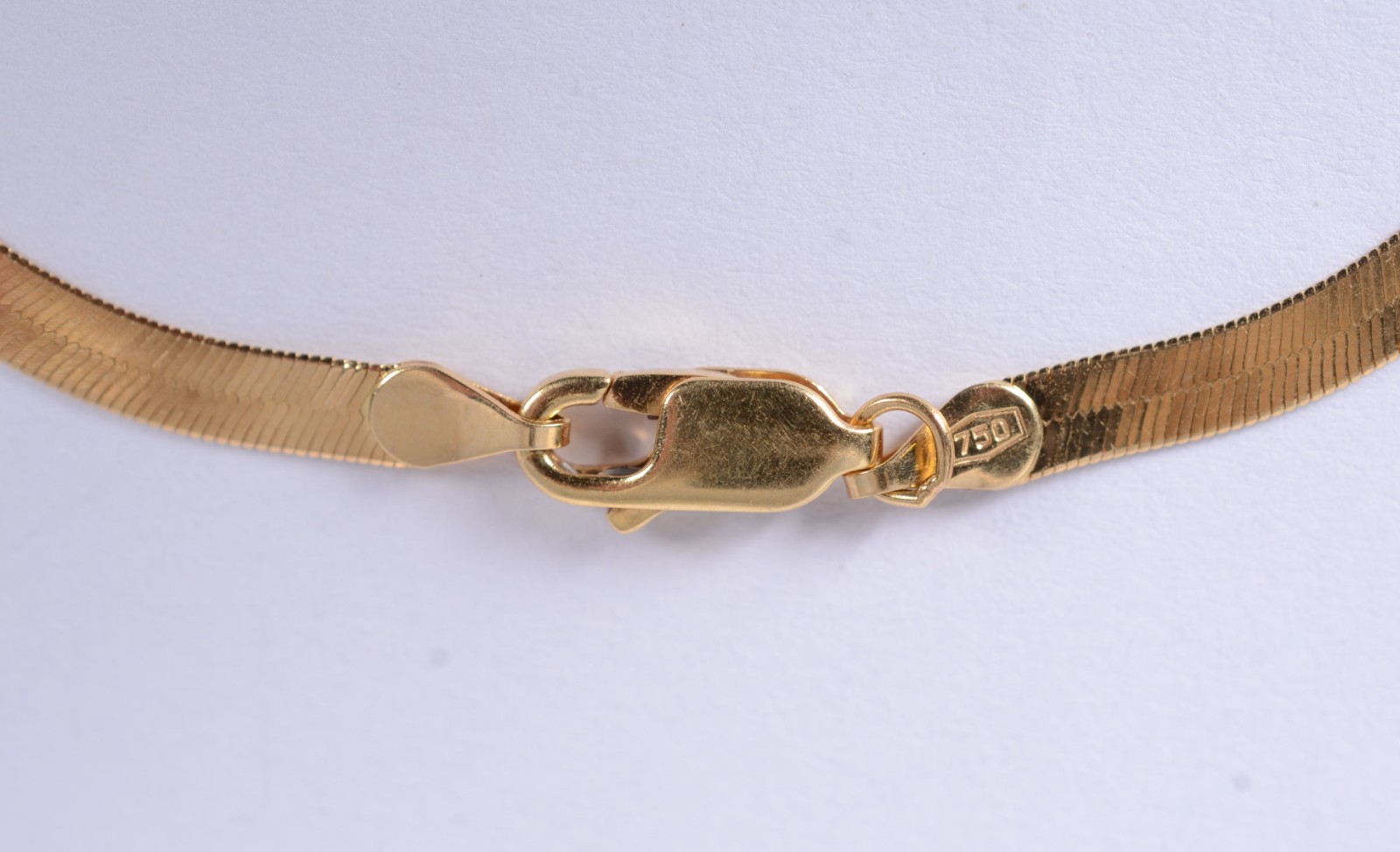 Pulseira de ouro 18 k., contraste 750 mls, feitio lâmina. (Por... - foto 2 de 4