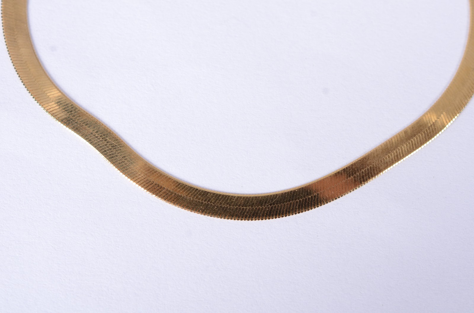 Pulseira de ouro 18 k., contraste 750 mls, feitio lâmina. (Por... - foto 3 de 4