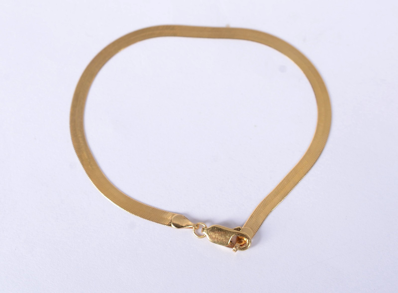 Pulseira de ouro 18 k., contraste 750 mls, feitio lâmina. (Por... - foto 4 de 4