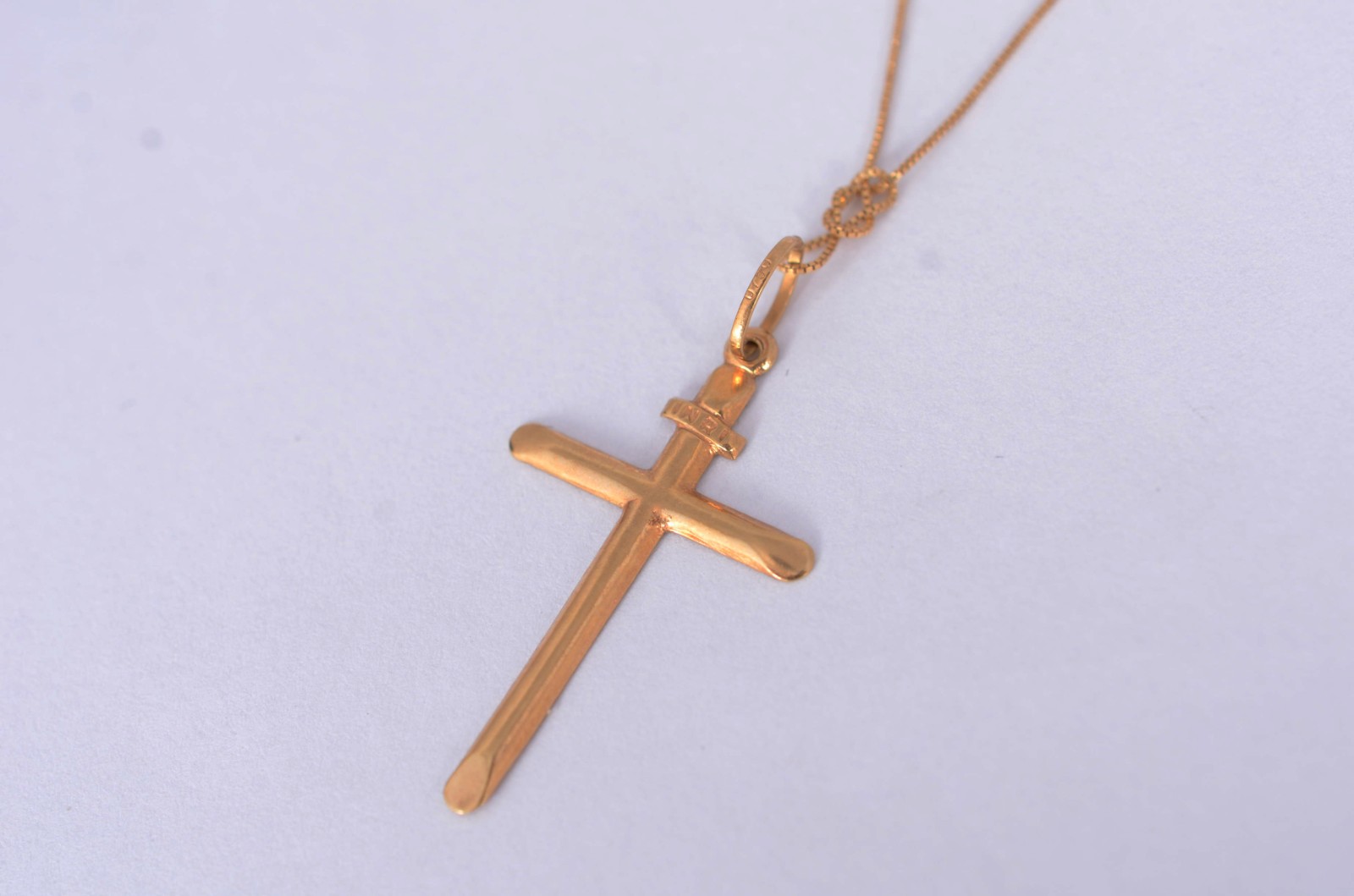Colar de ouro 18 k., contraste 750 com pendente de Crucifixo. (Por... - foto 1 de 5