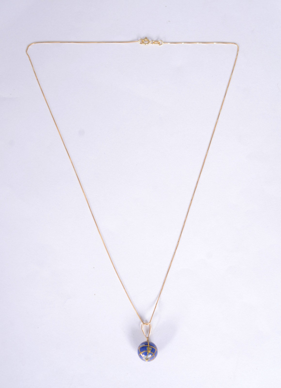 Colar de ouro 18 k., contraste 750 com pendente feitio Globo. (Por... - foto 4 de 6