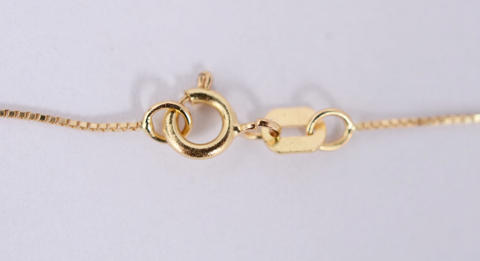 Colar de ouro 18 k., contraste 750 com pendente feitio Globo. (Por... - foto 5 de 6