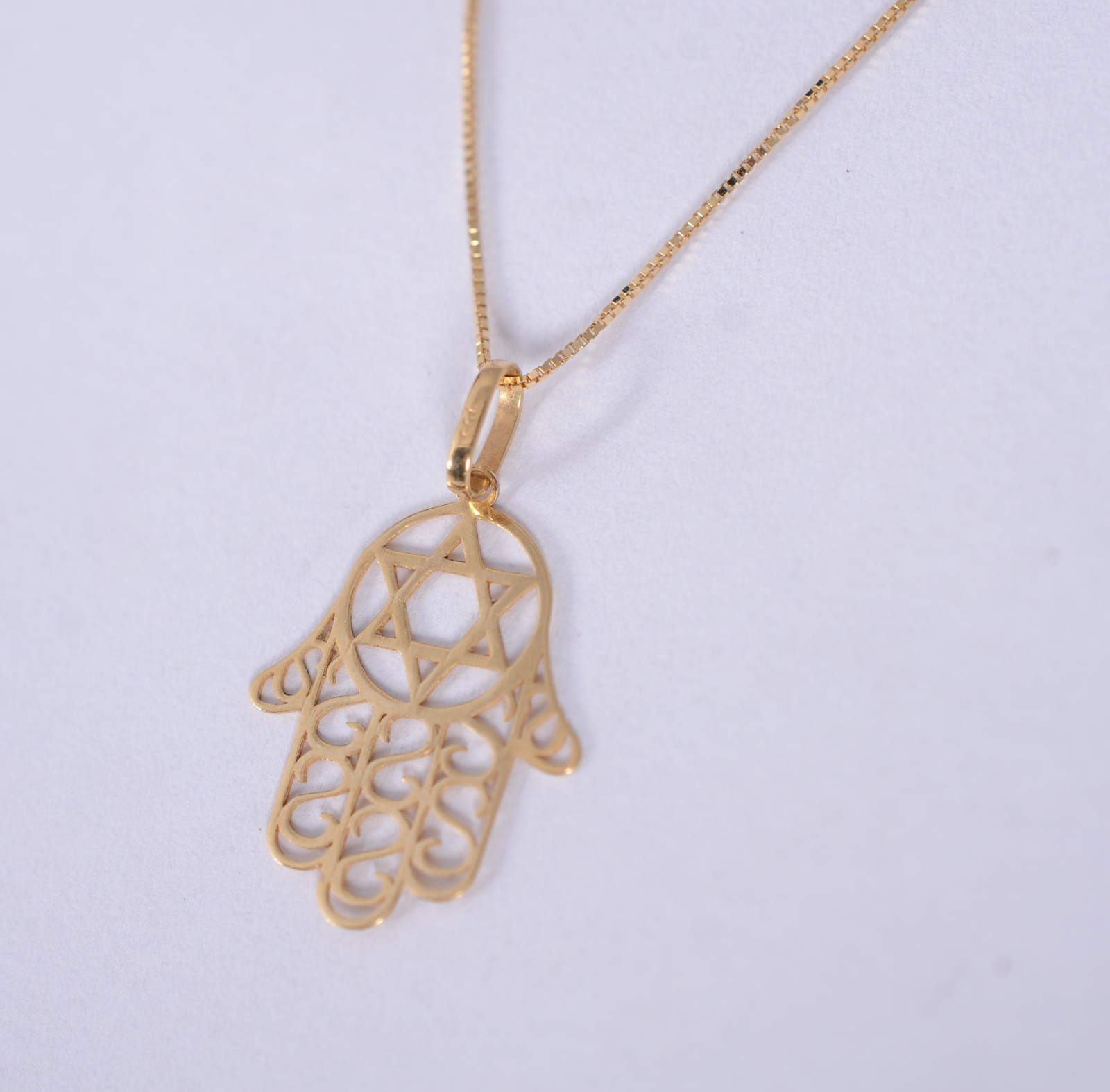Colar de ouro 18 k., contraste 750 com pendente feitio estrela de... - foto 1 de 5