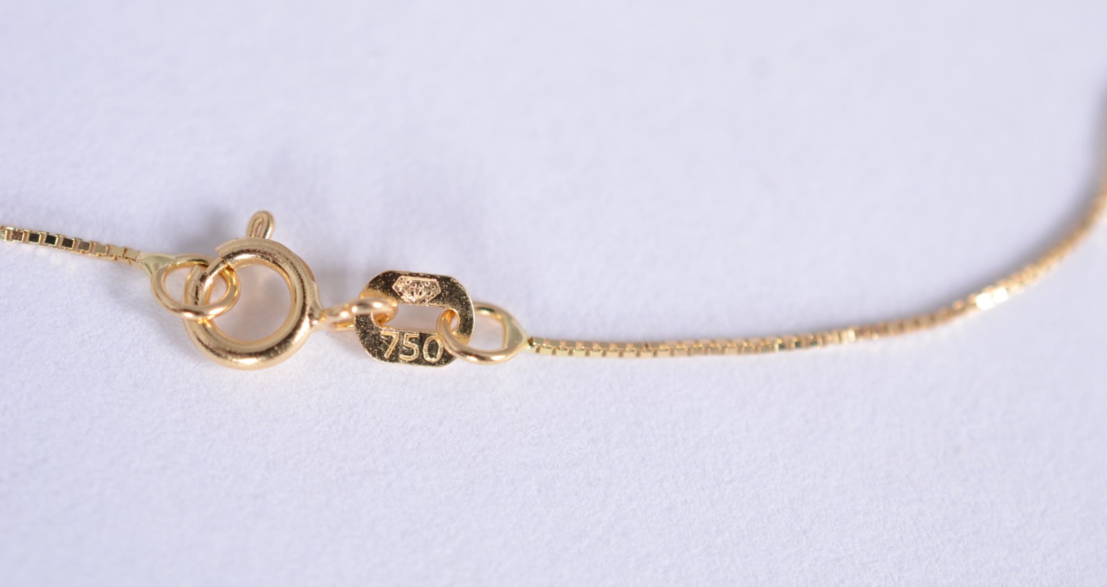 Colar de ouro 18 k., contraste 750 com pendente feitio estrela de... - foto 5 de 5
