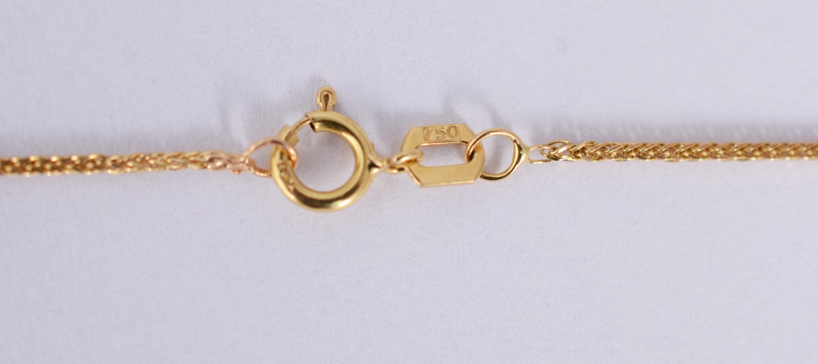 Colar de ouro 18 k., contraste 750 com pendente feitio coração. (Por... - foto 5 de 6