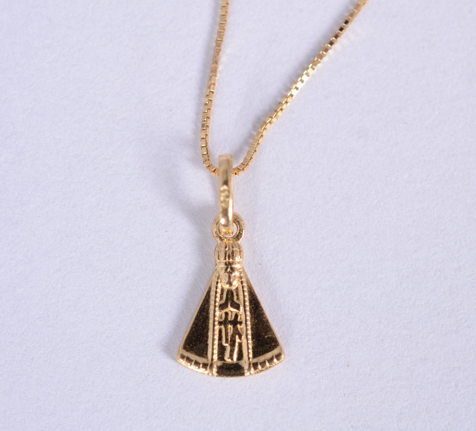 Colar de ouro 18 k., contraste 750 com pendente feitio Nossa Senhora... - foto 1 de 5