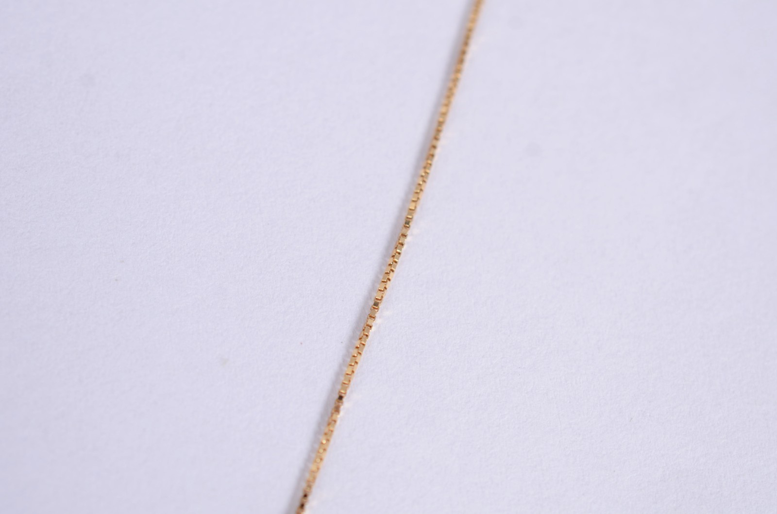 Colar de ouro 18 k., contraste 750 com pendente feitio Nossa Senhora... - foto 3 de 5