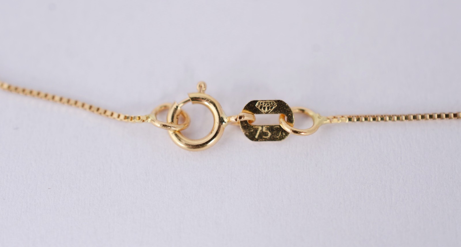 Colar de ouro 18 k., contraste 750 com pendente feitio Nossa Senhora... - foto 4 de 5