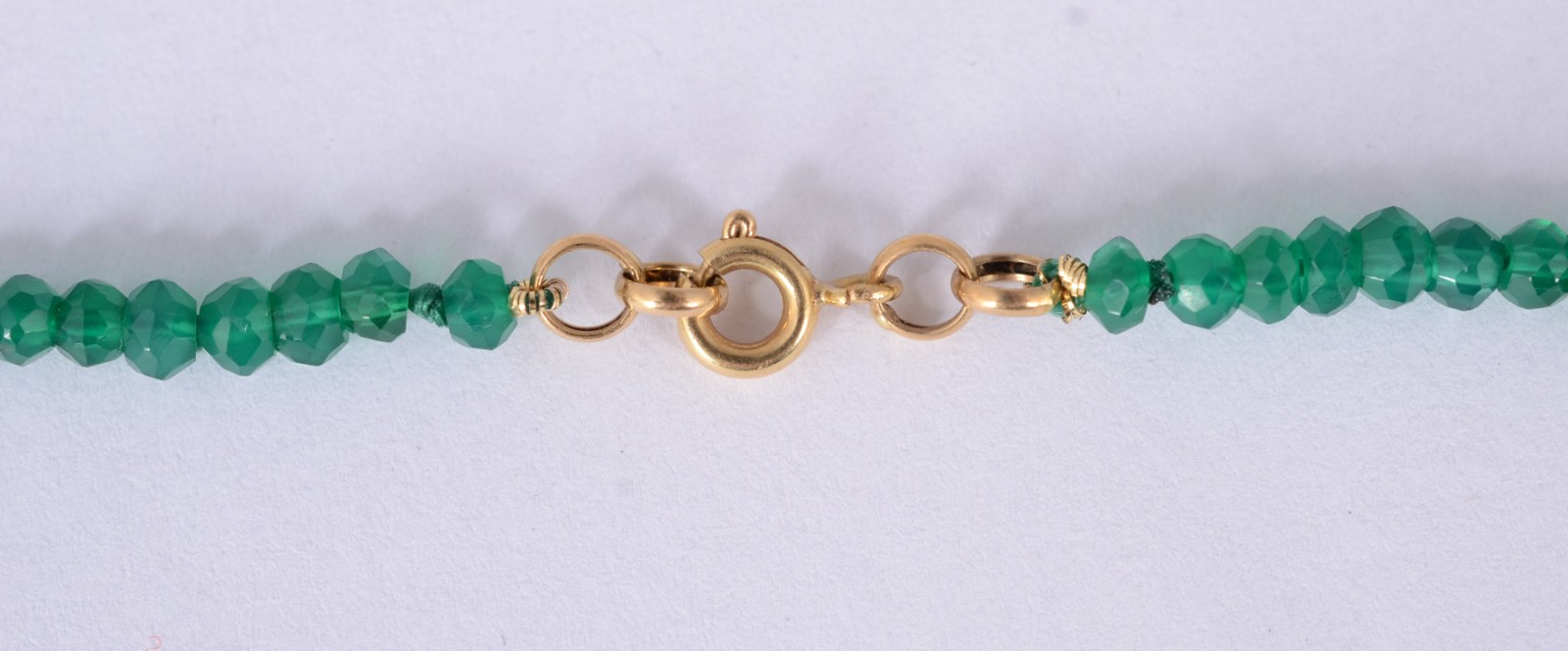 Fio com fecho de ouro 18 k., contraste 750, ônix verde com 18... - foto 3 de 4