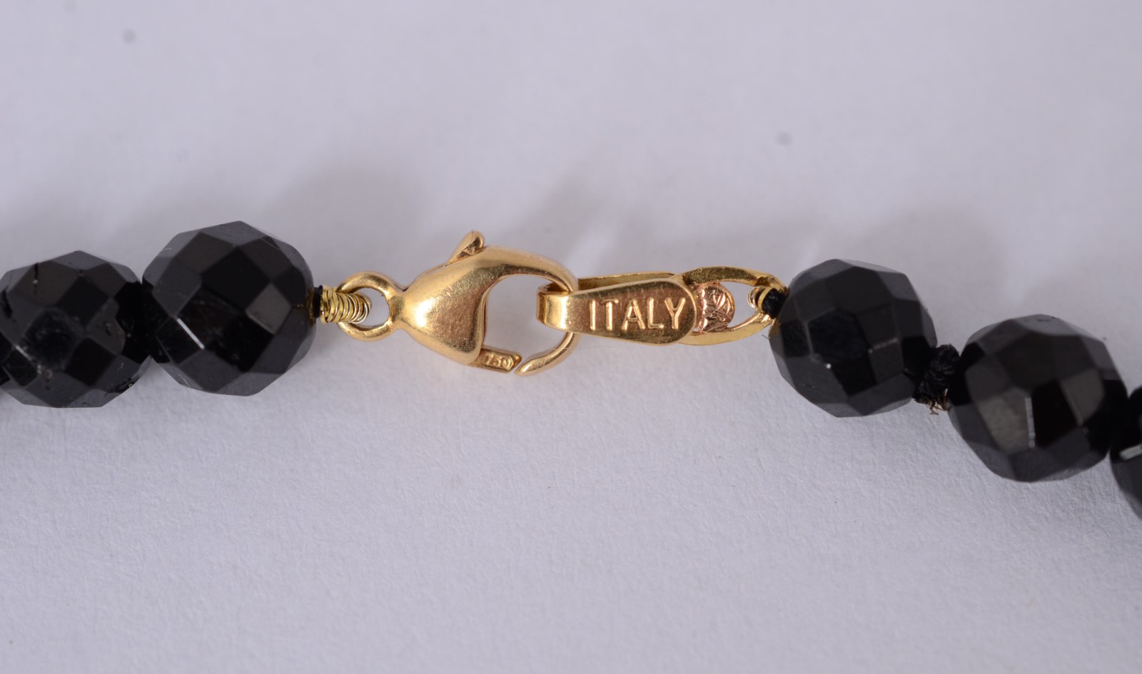Colar com fecho de ouro 18 k., contraste 750 e fio de turmalina... - foto 3 de 4