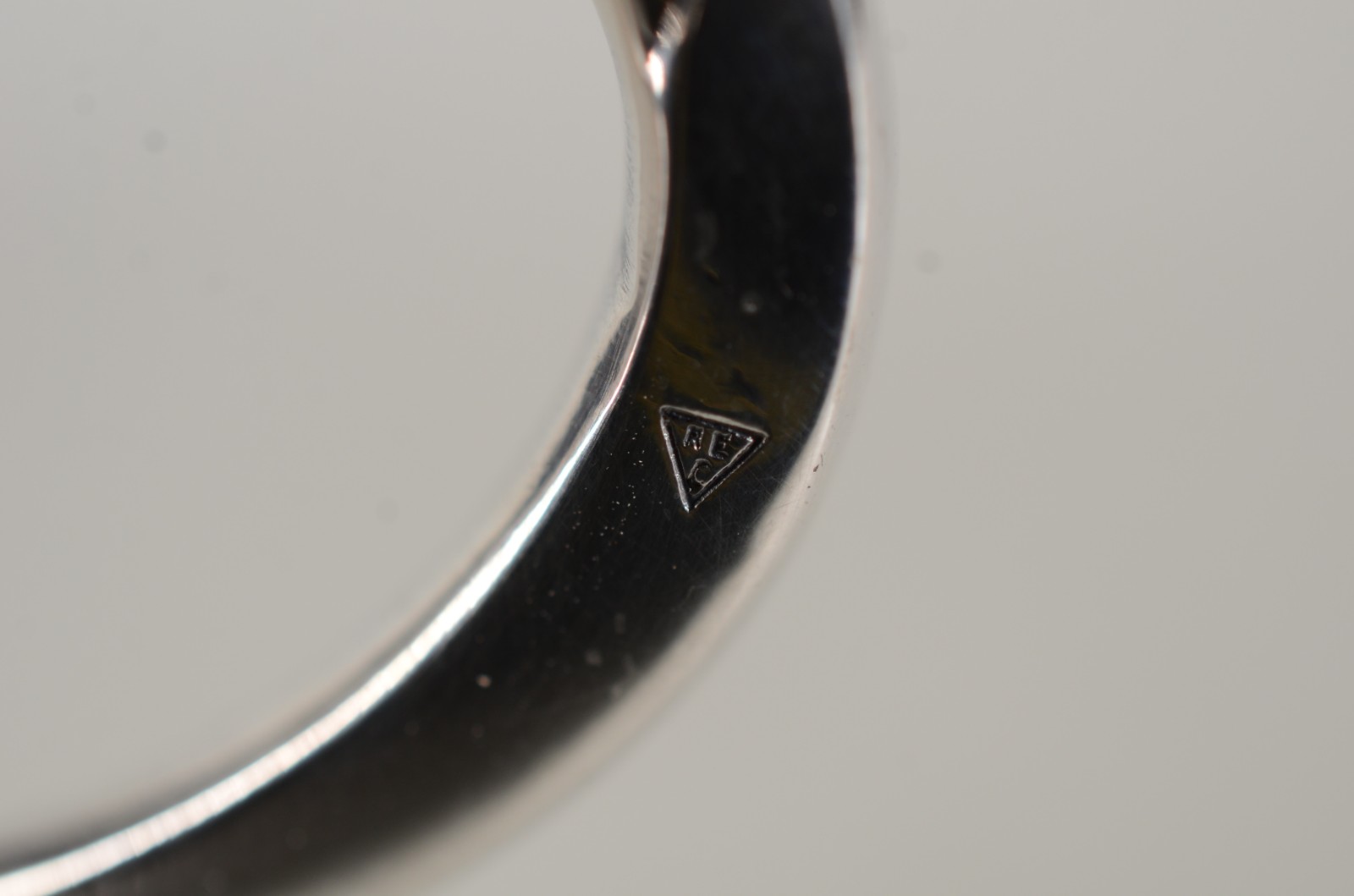 Conjunto composto de 18 taças para sorvete de metal prateado. - foto 4 de 5