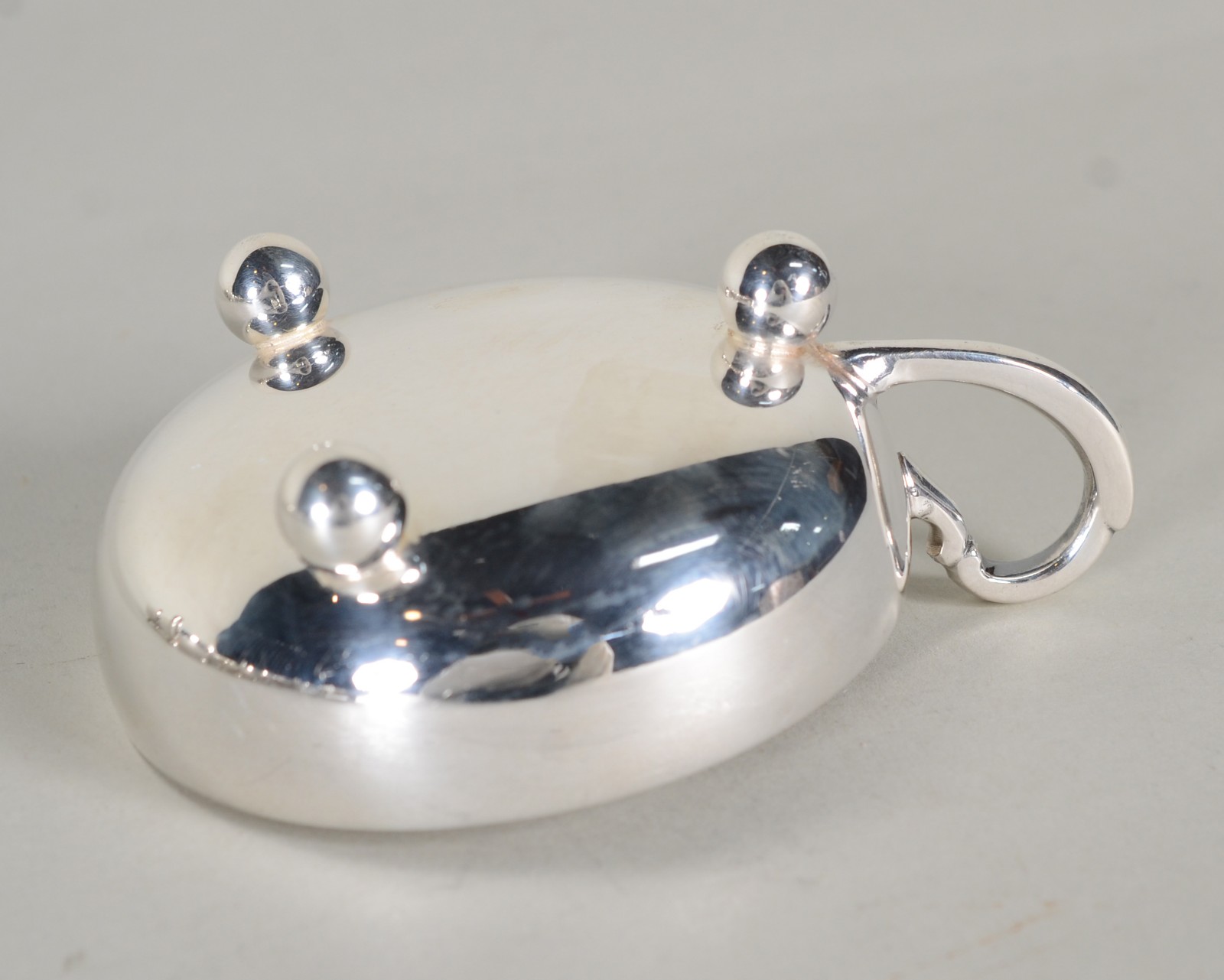 Conjunto composto de 18 taças para sorvete de metal prateado. - foto 5 de 5