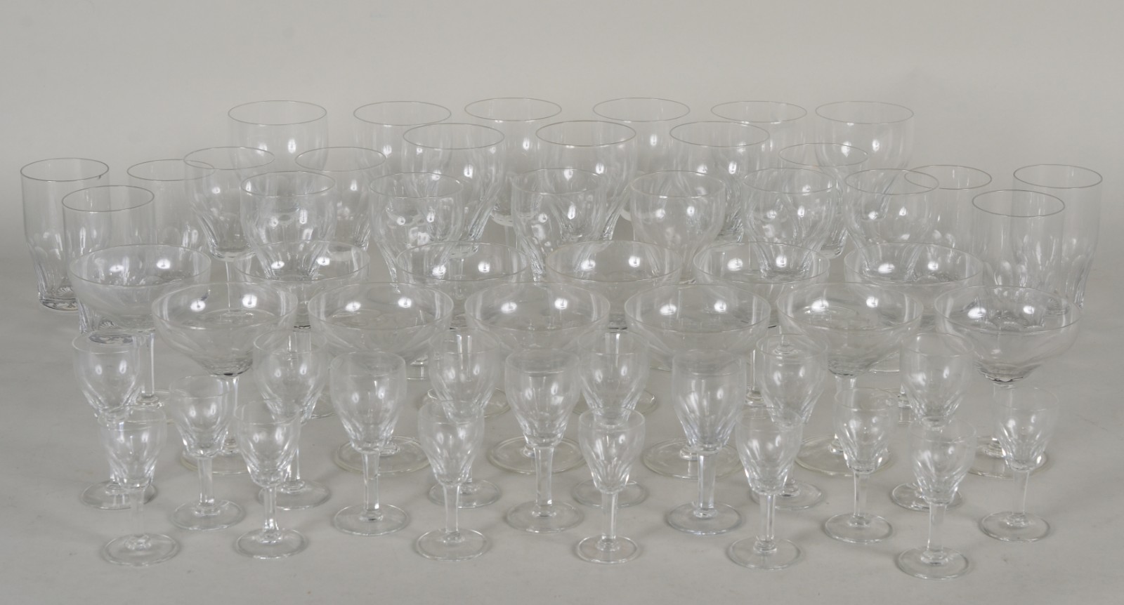 Serviço de cristal, composto de: 9 para vinho tinto, 9 para vinho... - foto 1 de 6