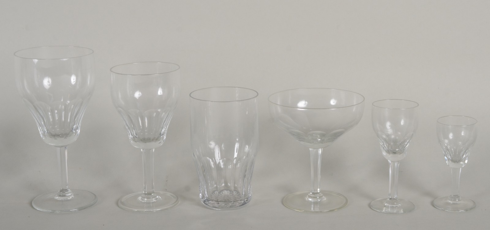 Serviço de cristal, composto de: 9 para vinho tinto, 9 para vinho... - foto 2 de 6