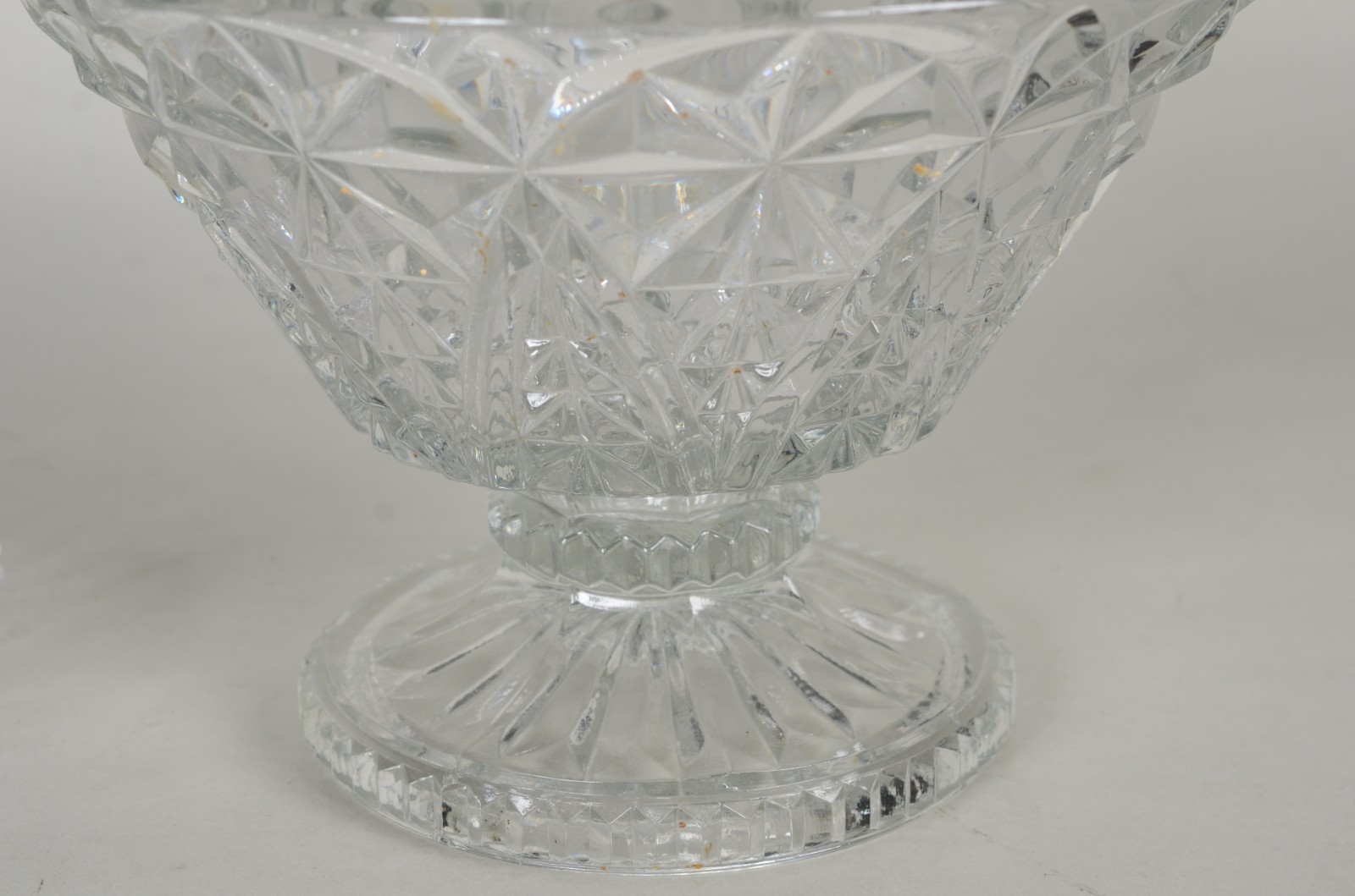 Duas peças de cristal, sendo: porta petiscos e fruteira. - foto 5 de 10