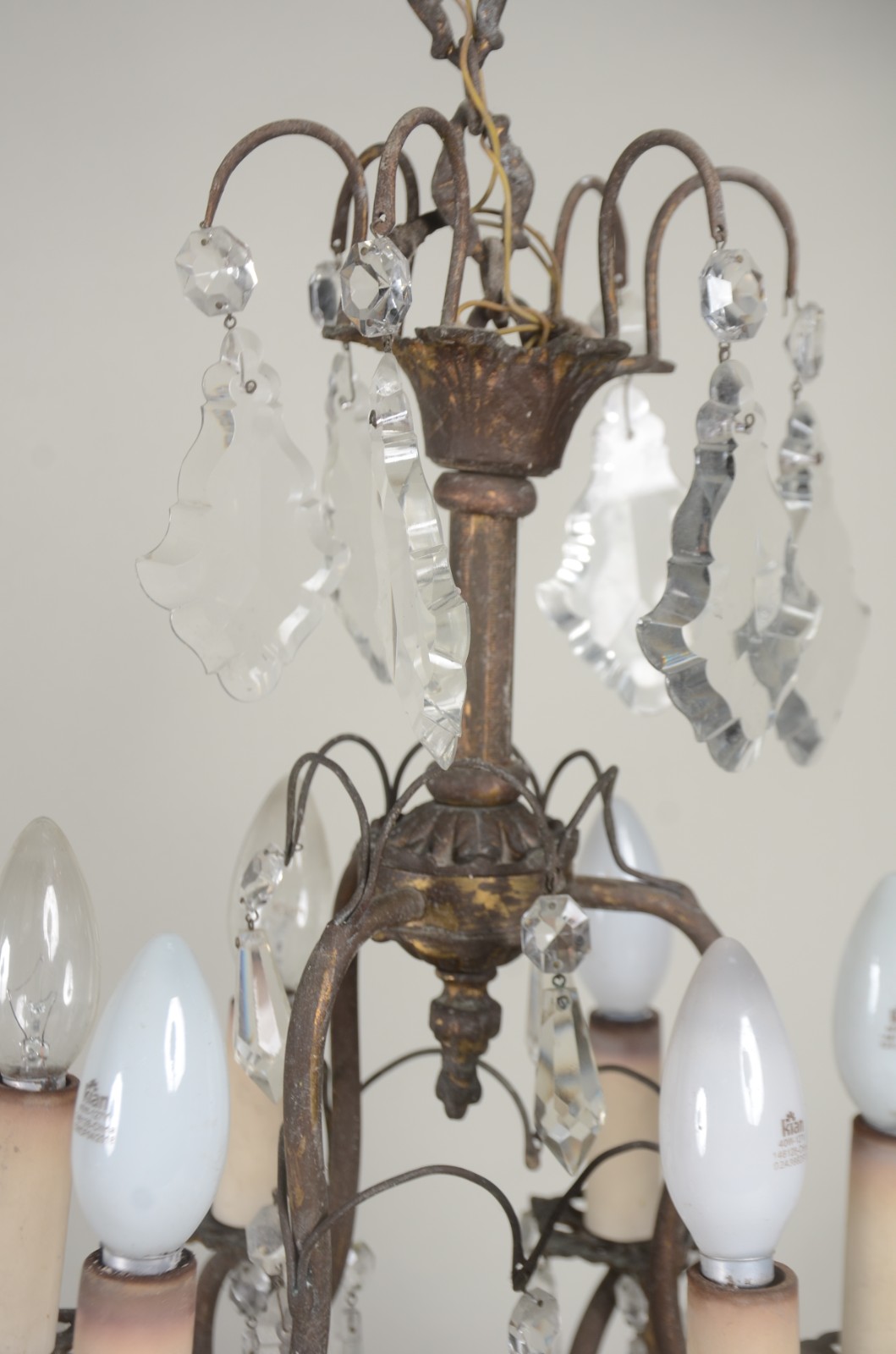 Lustre de metal para 6 luzes, pingentes de cristal lapidado. - foto 3 de 8
