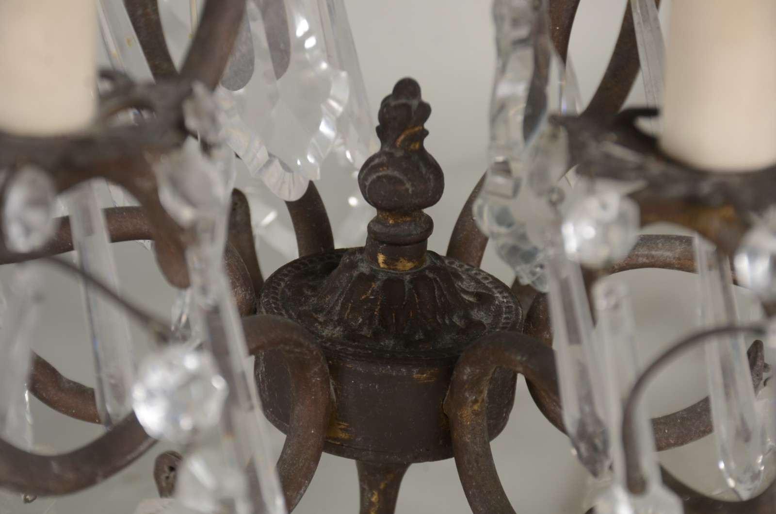 Lustre de metal para 6 luzes, pingentes de cristal lapidado. - foto 6 de 8