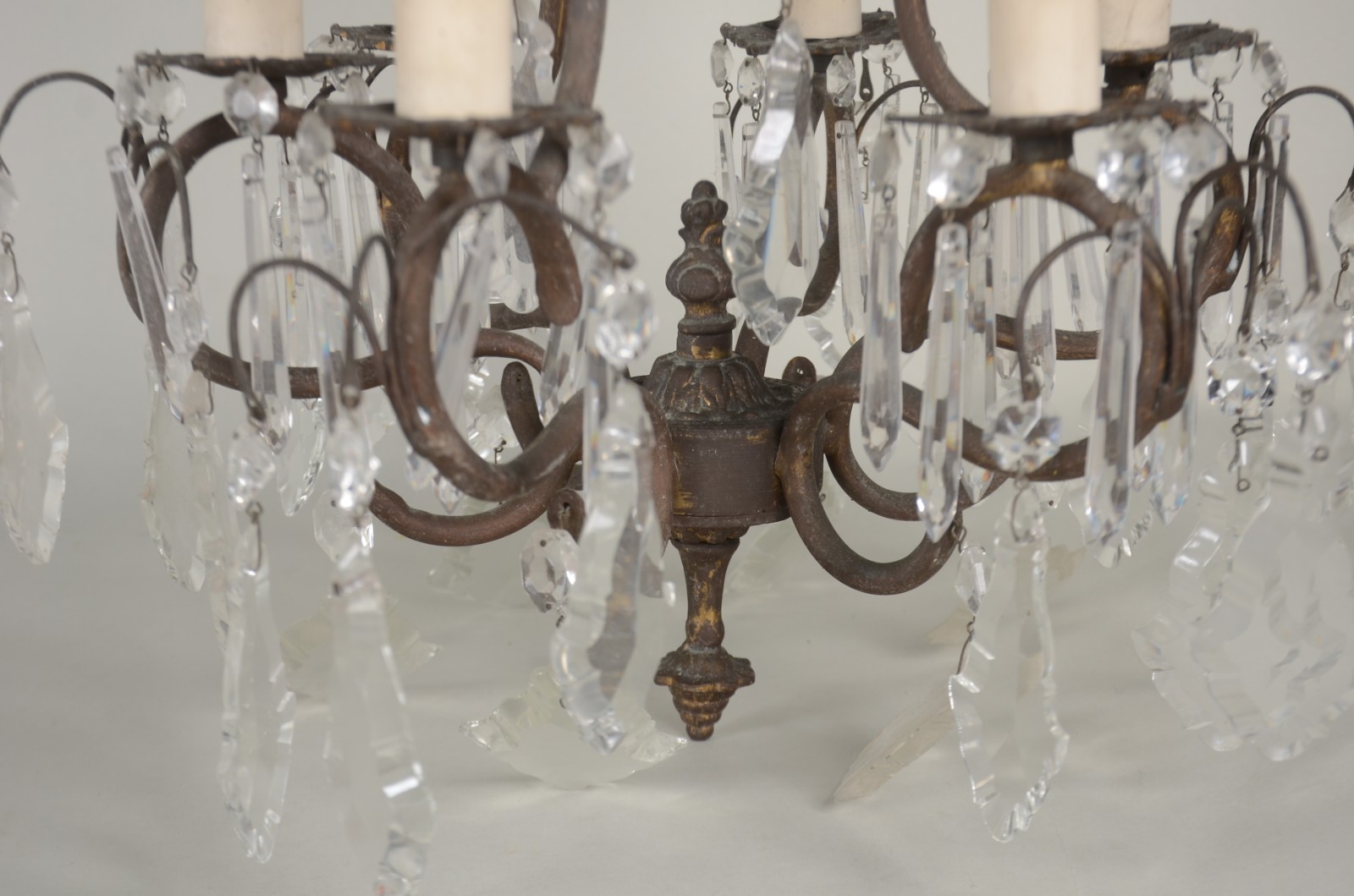 Lustre de metal para 6 luzes, pingentes de cristal lapidado. - foto 8 de 8