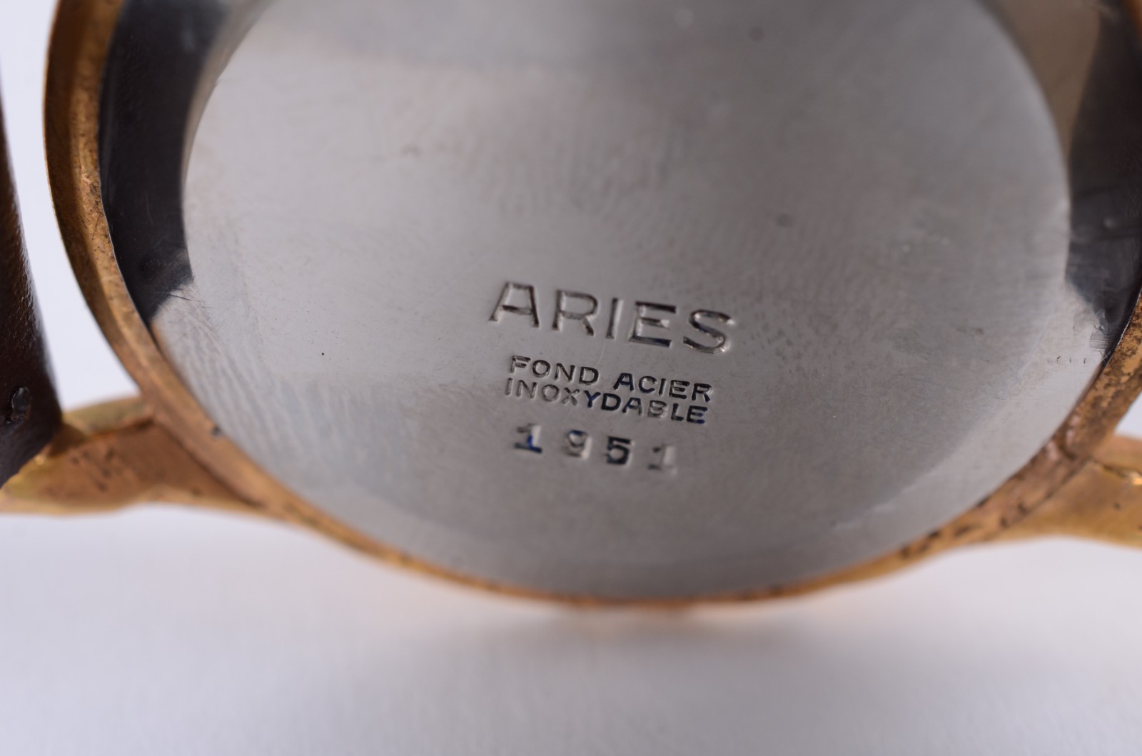 Três relógios, sendo: 2 da marca Orient de aço e Aries - 17 rubis... - foto 6 de 11