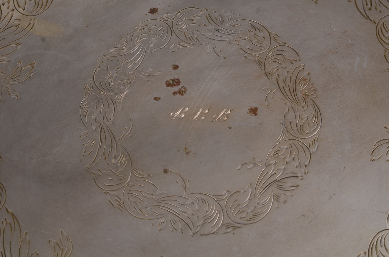 Salva de prata baixa. Peso da prata: 1290 g. (Por motivos de... - foto 5 de 9