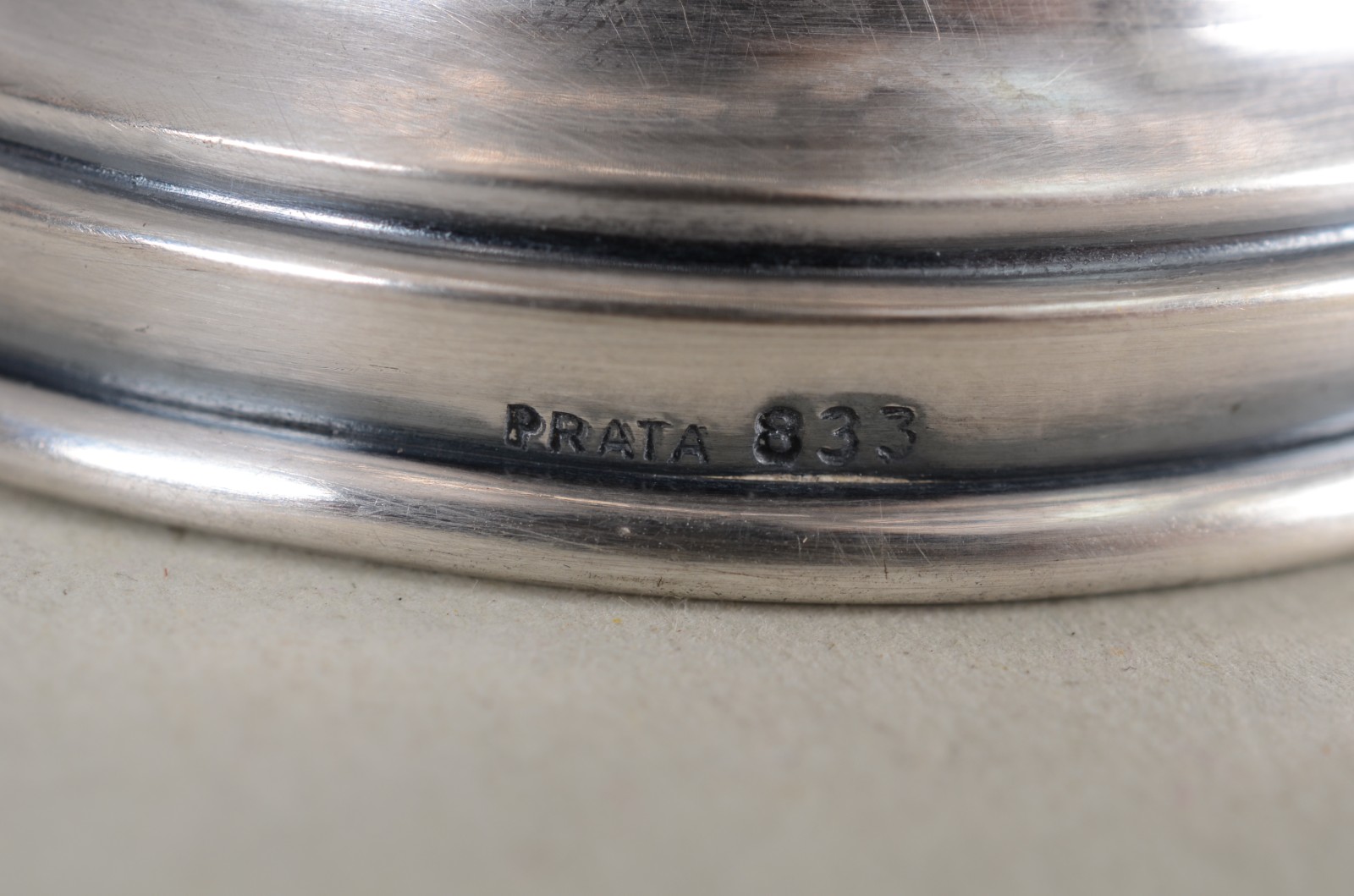 Vaso com alças de prata. Peso da prata: 425 g. (Por motivos de... - foto 7 de 8
