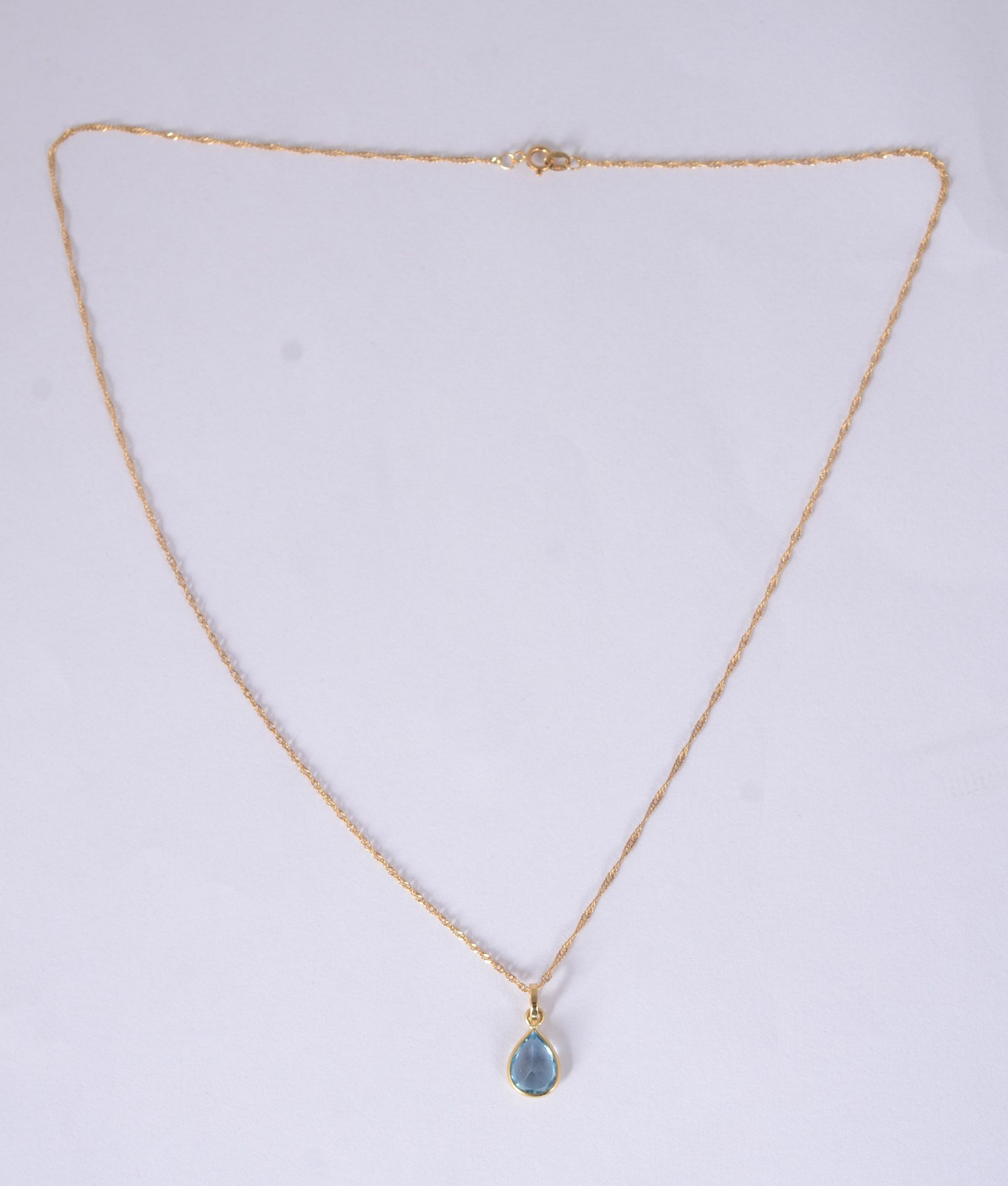 Colar com pendente de ouro 18 k., contraste 750, malha torcida. (Por... - foto 3 de 4