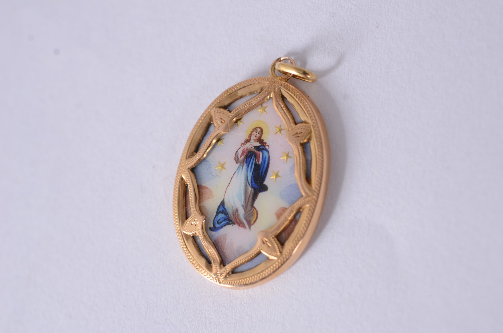 Pendente de Nossa Senhora da Conceição de ouro 18 k. (Por motivos de... - foto 1 de 3