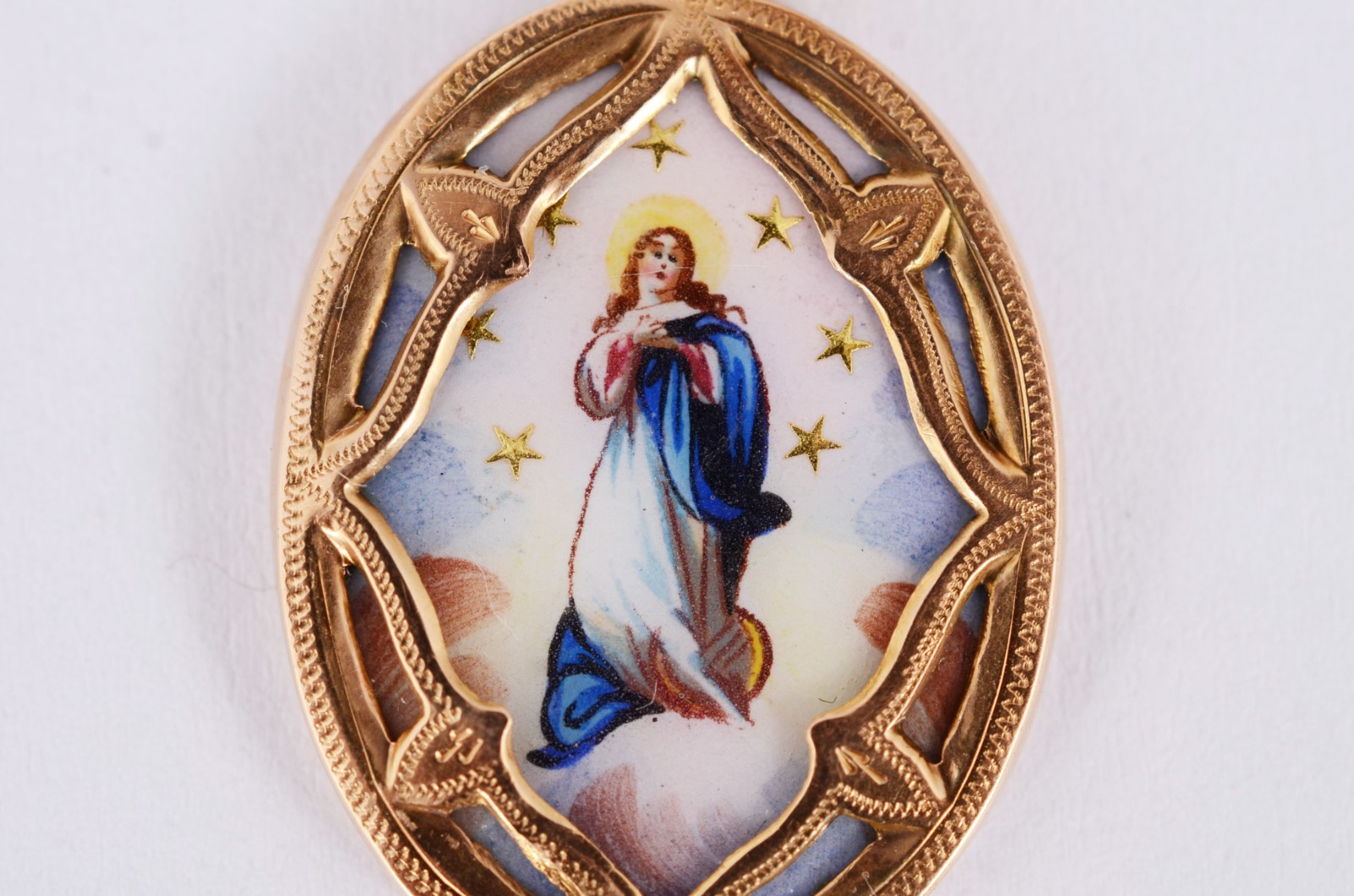Pendente de Nossa Senhora da Conceição de ouro 18 k. (Por motivos de... - foto 2 de 3
