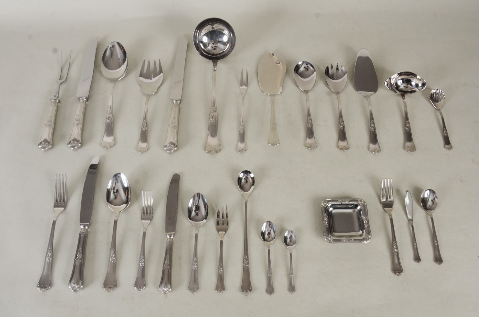Faqueiro de aço Inox Hercules, composto de: 11 garfos, 11 facas, 12... - foto 3 de 11
