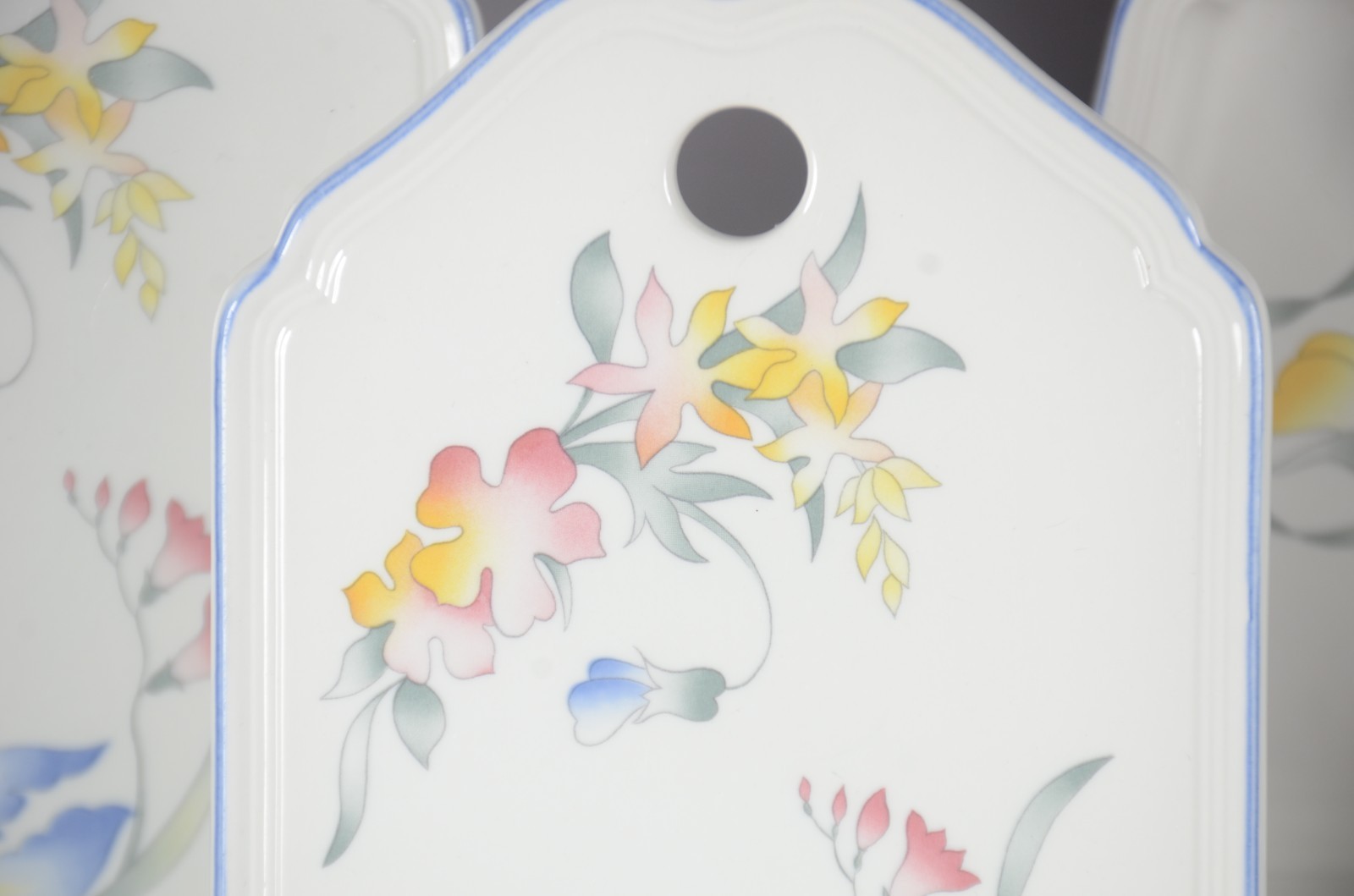 Cinco peças de servir de porcelana Vileroy Boch, decorados com... - foto 4 de 6