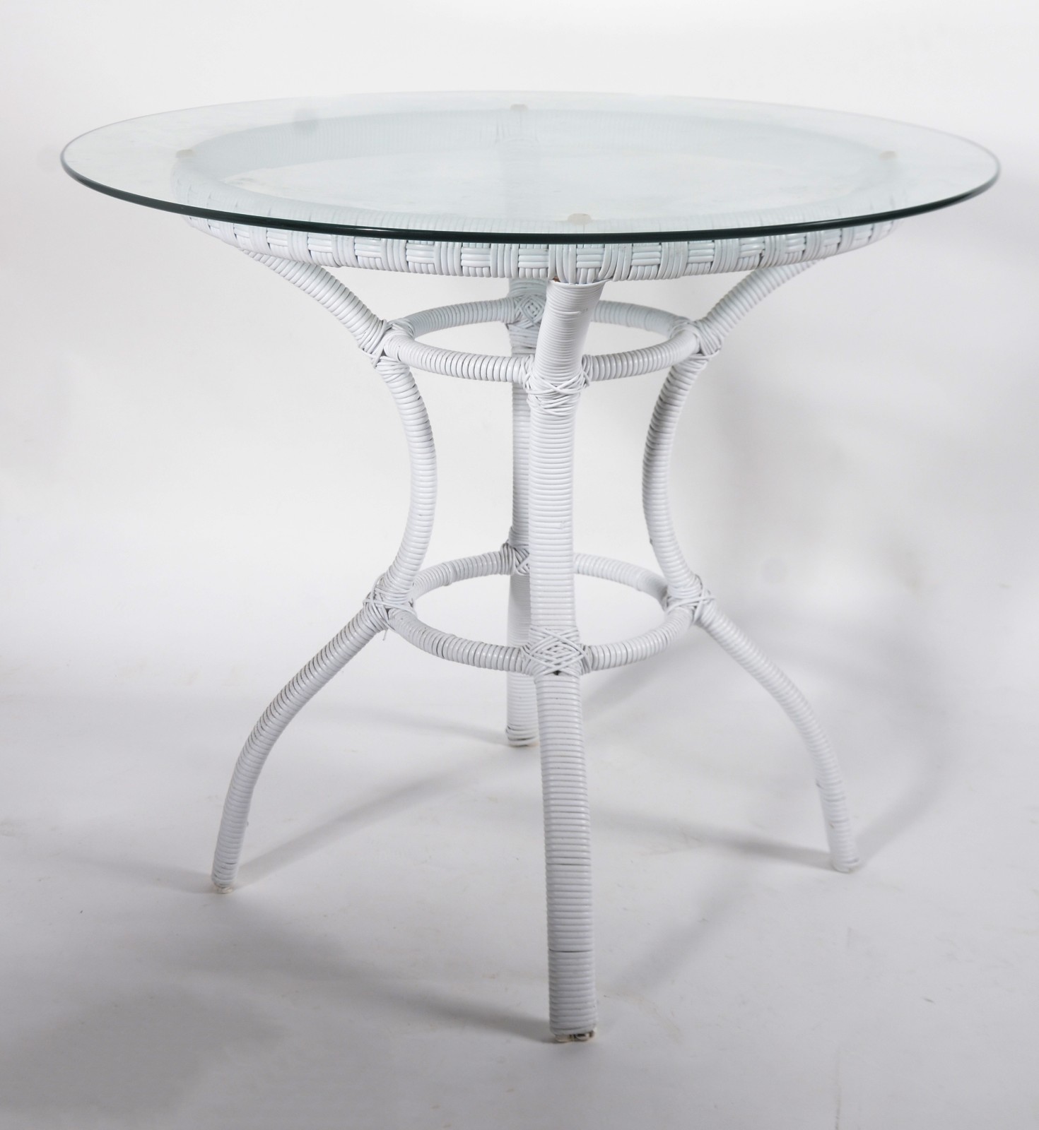 Conjunto para varanda de vime branco composto de: 4 cadeiras e mesa... - foto 3 de 6